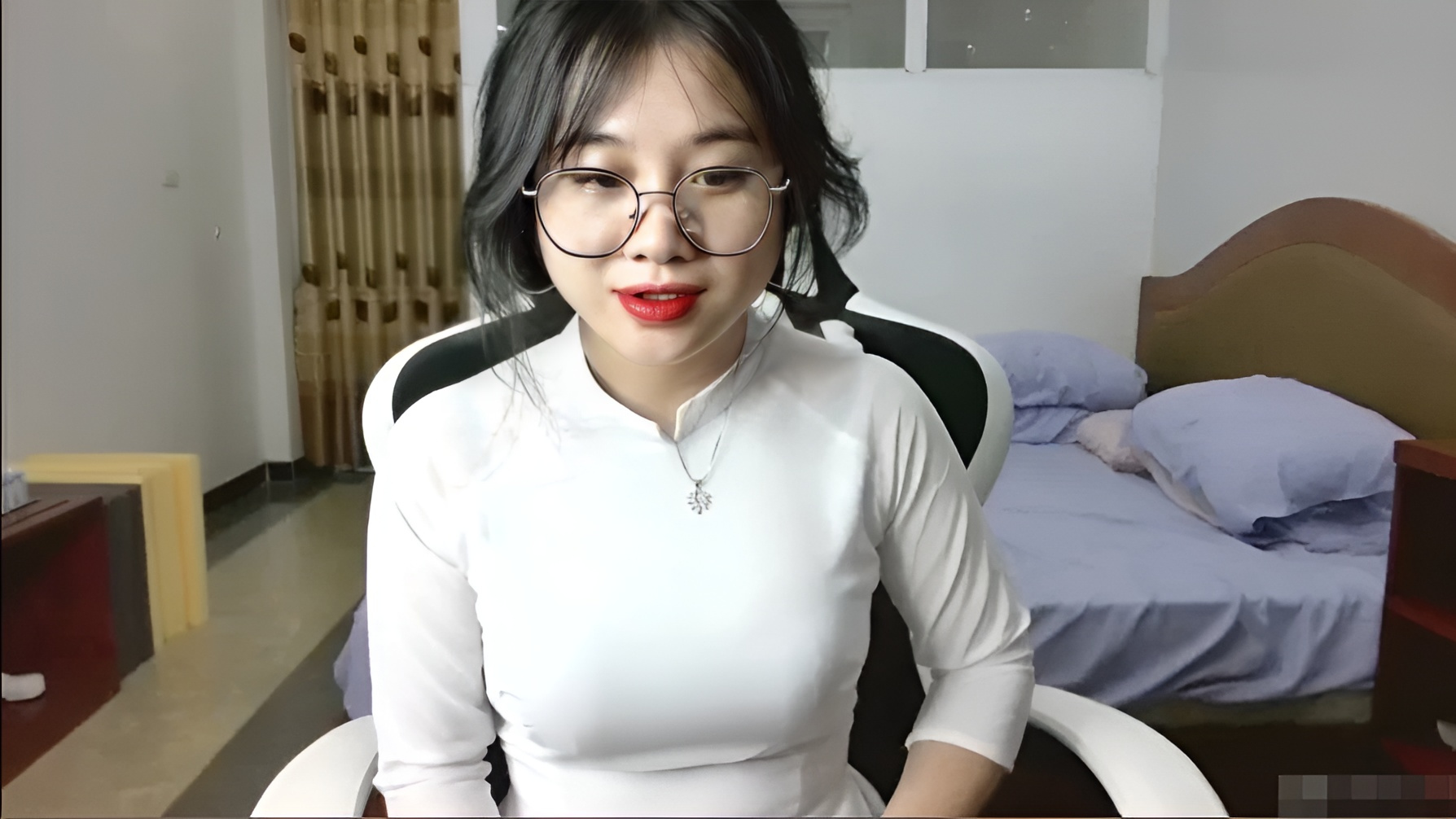 แอนนา ใน อ่าวได ช่วยตัวเอง....
